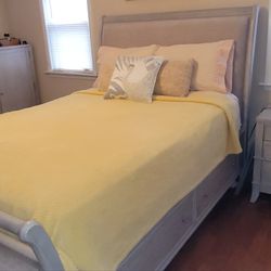 Queen Size Bedroom Set