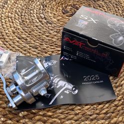 AVET SX5.3 Right Handed SILVER Big Game Fishing Reel with MC Cast -NEW in Box!!! 