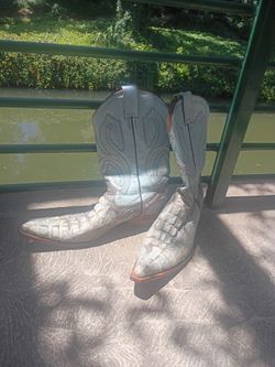 Cowhide boots alligator design