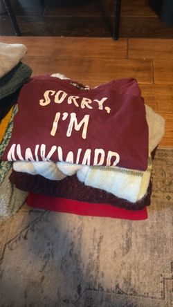 Suéter y sudaderas de mujer size L y XL.  $10 todas