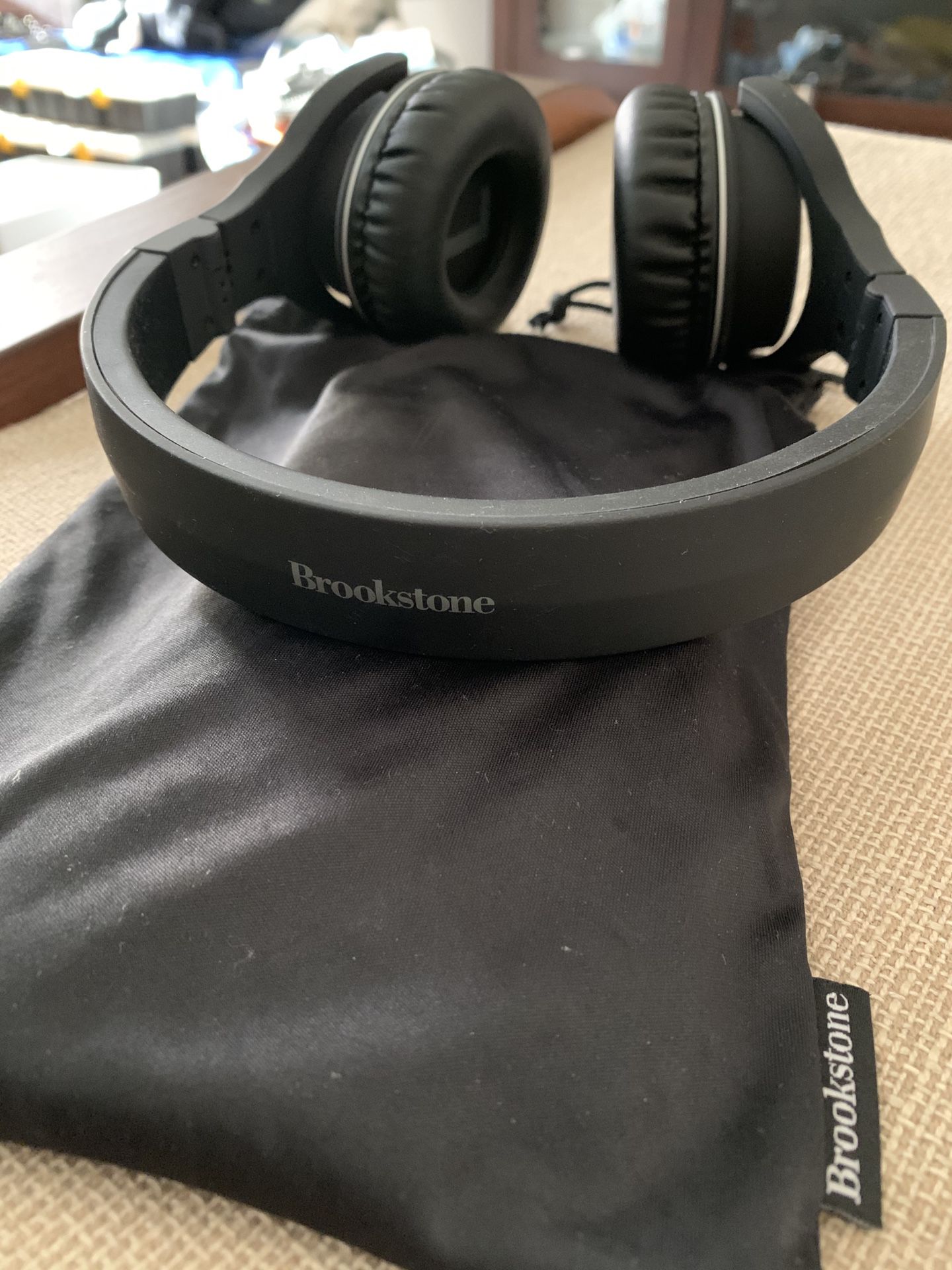 Brookstone headphones Bluetooth
