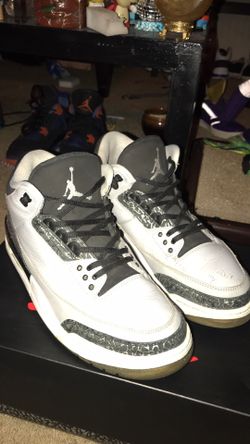 Nike retro 3 Jordans. Wolf Grey 🐺 Colorway. size 10