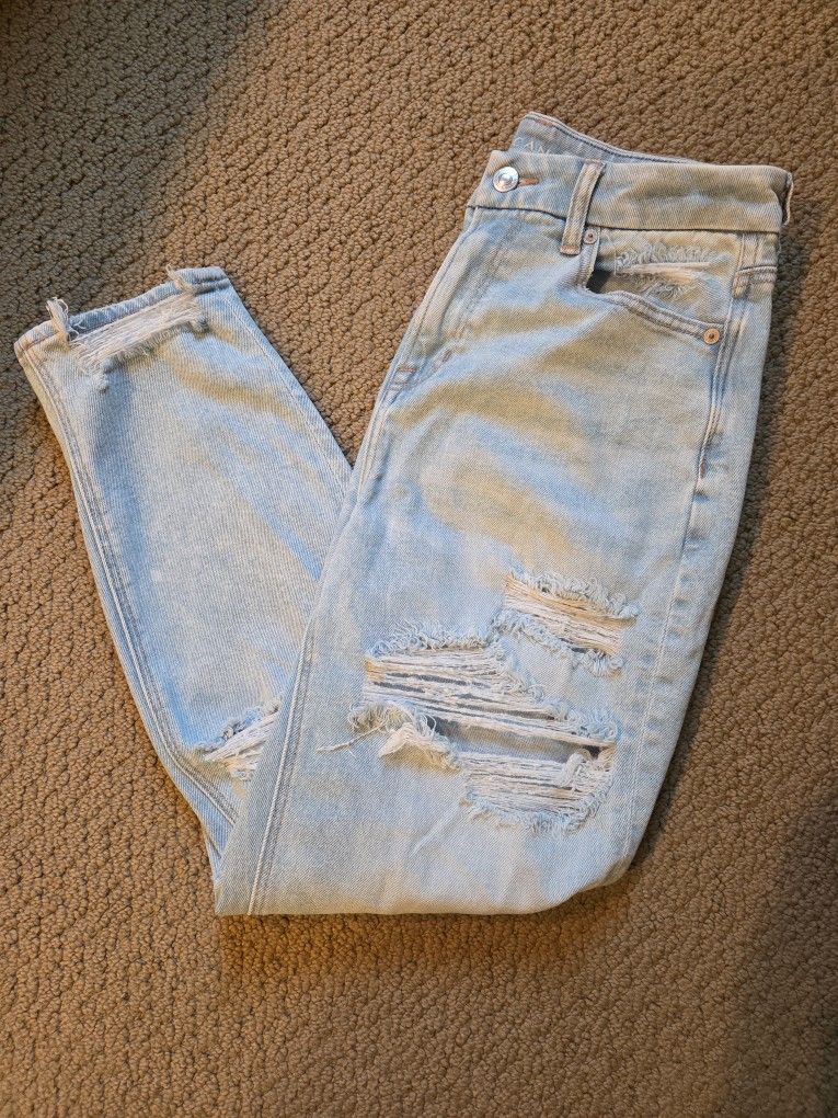 American Eagle Distressed Jeans Size 4 SHORT
