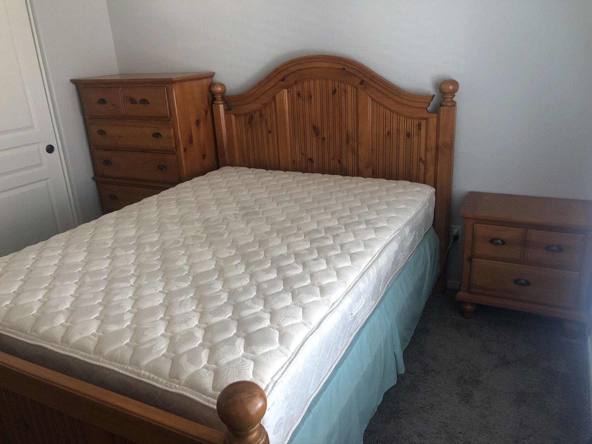 Complete Bed set With Chest And Table
