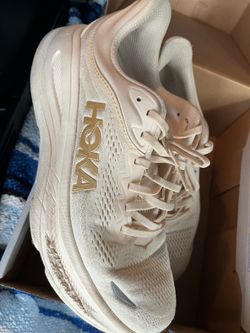 Shoes Hoka women’s 8B