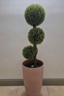 *** NEW LOW PRICE *** 3ft Faux Boxwood 3-Ball Topiary in a 21" Light Pink Resin Planter @ Lasting Creations