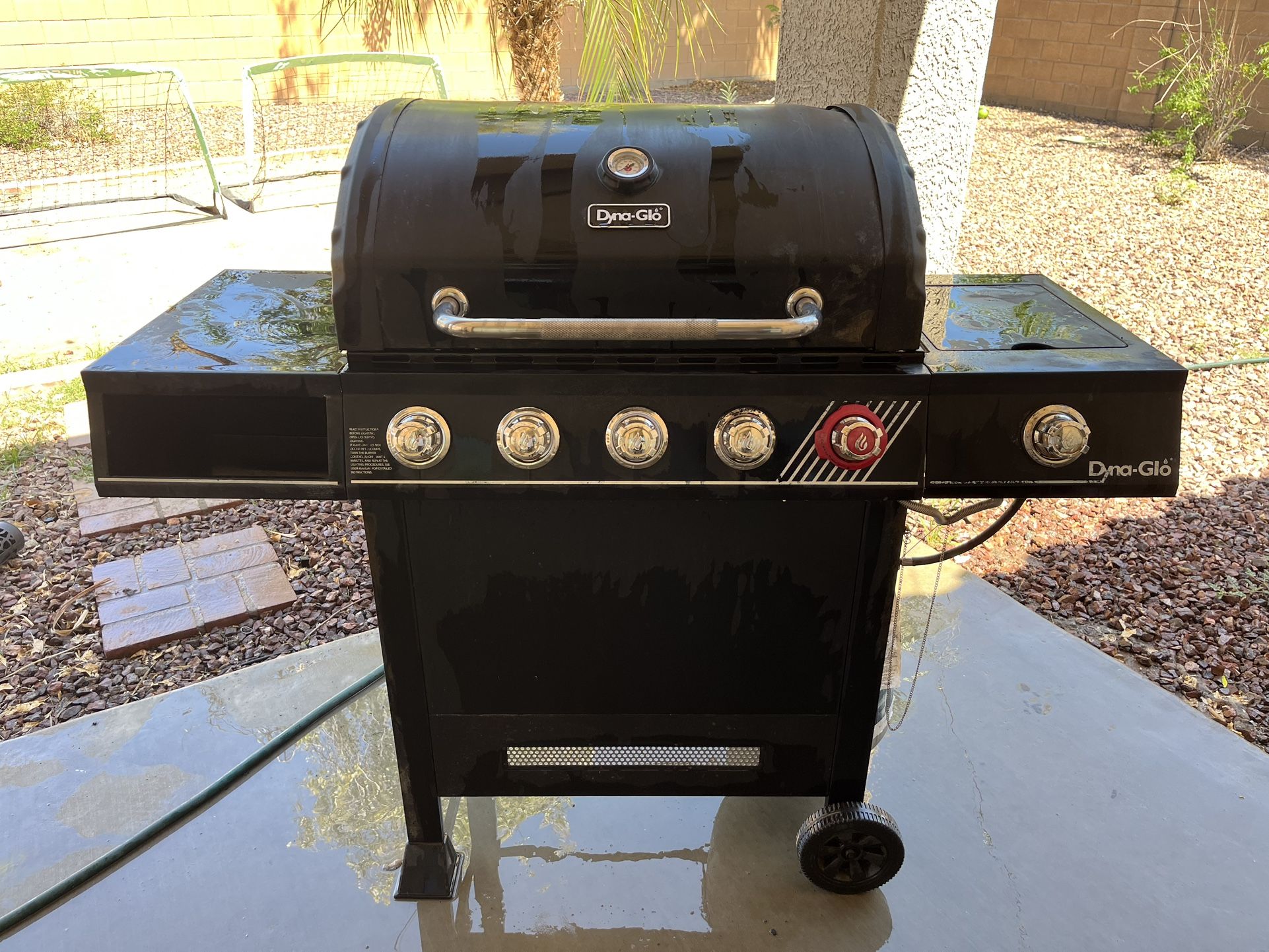 Dyna-Glo 5 Burner BBQ grill