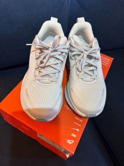 New women’s Nike shoes size 8