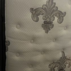 Bed/ Mattress / Remote