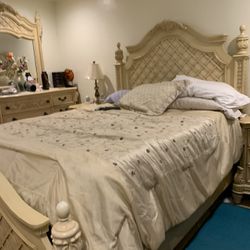 5 Piece Bedroom Set.   Queen Bed 