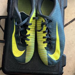 3.5 Soccer Shoes For Boys