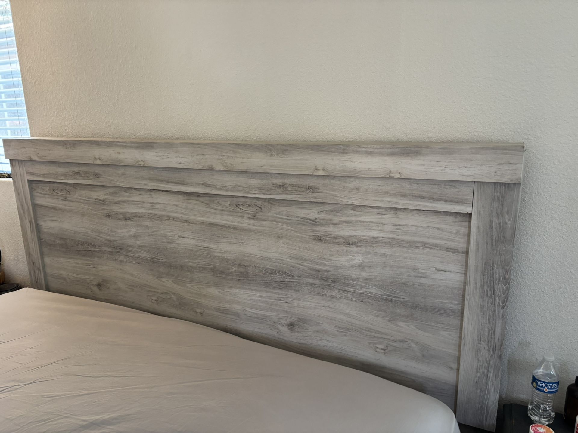 Cal King Bed Set!!