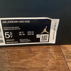 5.5Y Air Jordan 1 Mid