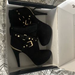 GBG GUESS Deeka Stiletto Platform Boot Black Faux Suede Studded Buckle Women’s 71/2