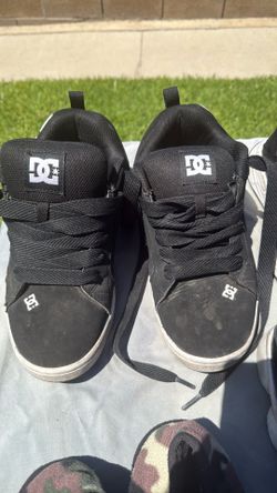 Size 8.5 Men’s DC tennis shoes