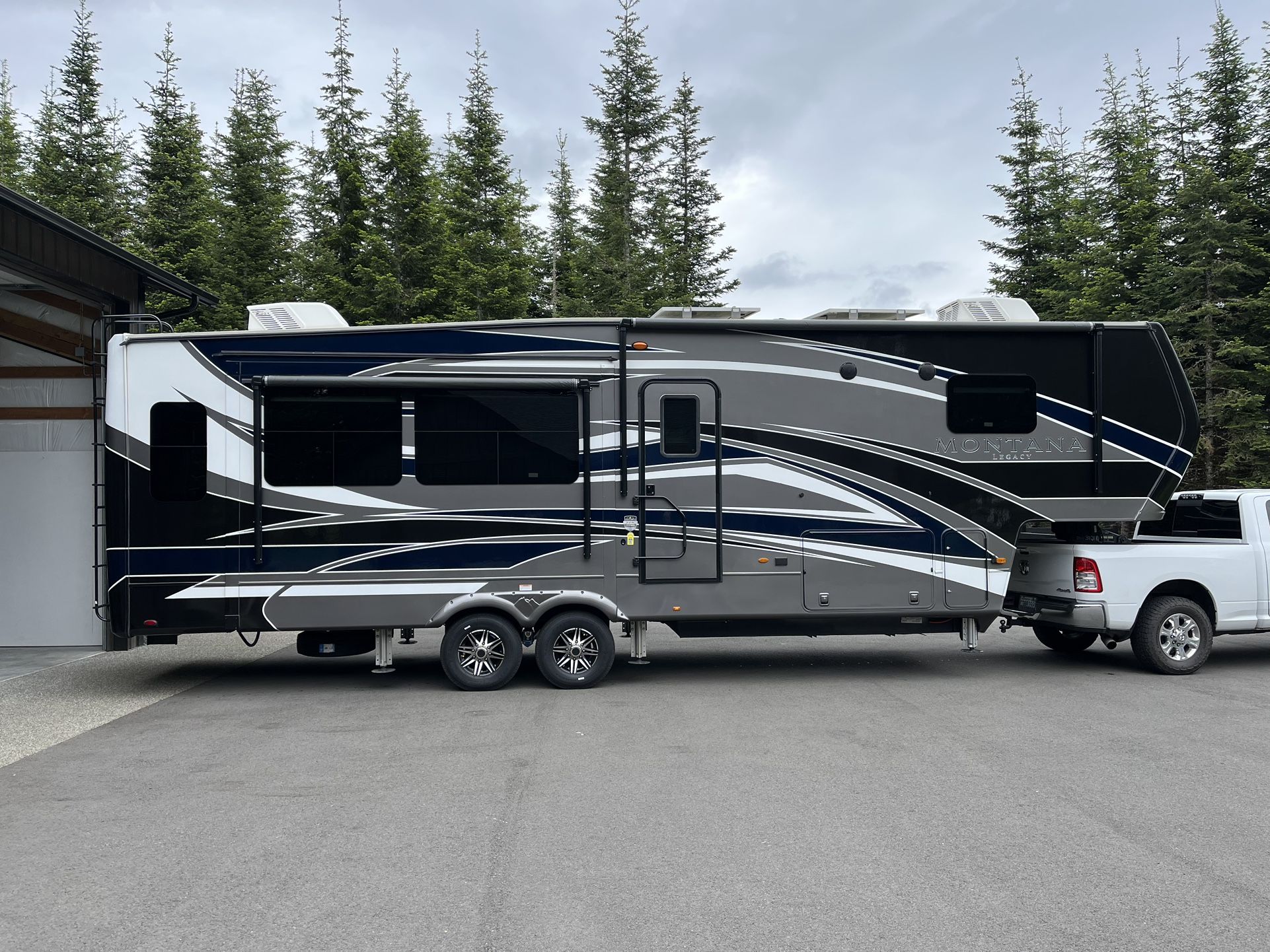 2022 Montana Legacy 