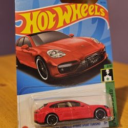Hot Wheels Porsche Panamera Turbo S E-Hybrid Sport Turismo Red