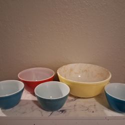 6 Vintage Pyrex Bowls