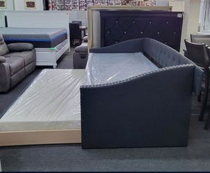 charcoal fabric padded twin size day bed with pull out trundle
(Mattress Included)✅️✅️