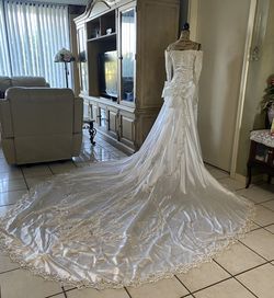 Wedding Dress Size 6  Thumbnail