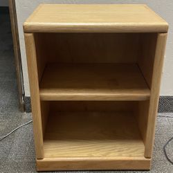 Solid Oak End Table / Nightstand – very sturdy