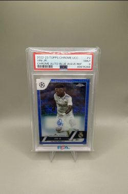 2022-23 Topps Chrome UEFA Champions League Vini Jr.  Blue Wave Auto /75 PSA 9