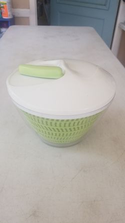 Excellent condition salad spinner