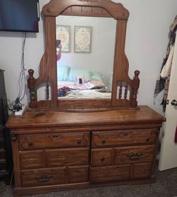 FREE!! SOLID WOOD 6 DRAWER DRESSER.