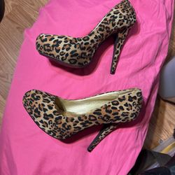 Size 8 Suede Heels