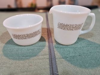 Pyrex Woodland sugar and creamer set