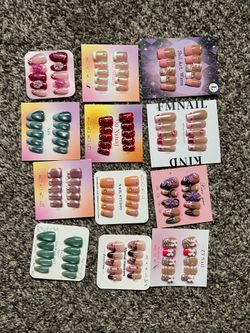 Lot of 12 press on nails size large