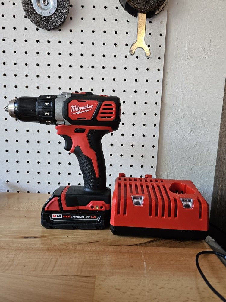 Milwaukee Drill With One Bateri and Charger .