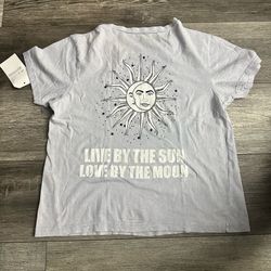 Girls crop top shirt medium “live by the sun, love by the moon”