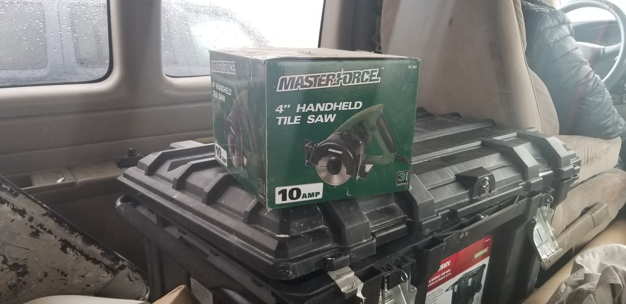 Handheld tile saw