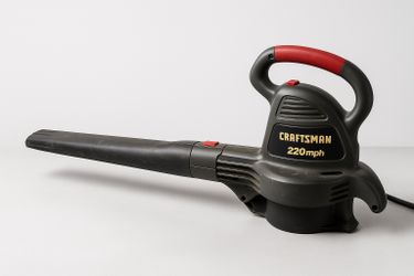 DISCOUNTED PRICE FOR TODAY leaf blower in Great Condition