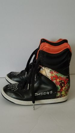 Girls hi top shoe, size 6