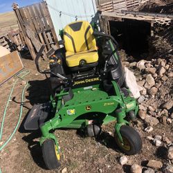 John Deere Zero turn Lawn mower