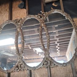 Oval Mirror 🪞