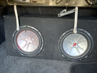 2 cvr kickers 10 inch With 2400 watt amp and epicenter