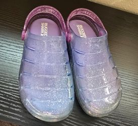 Rugged Shark Glitter Clogs – Size 10C