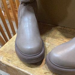 New Winter Boots Size 10;