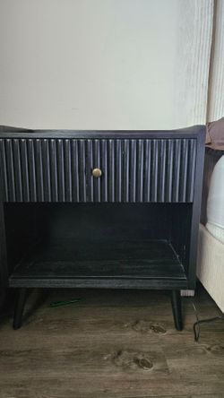 Pair of 1 drawer night stands