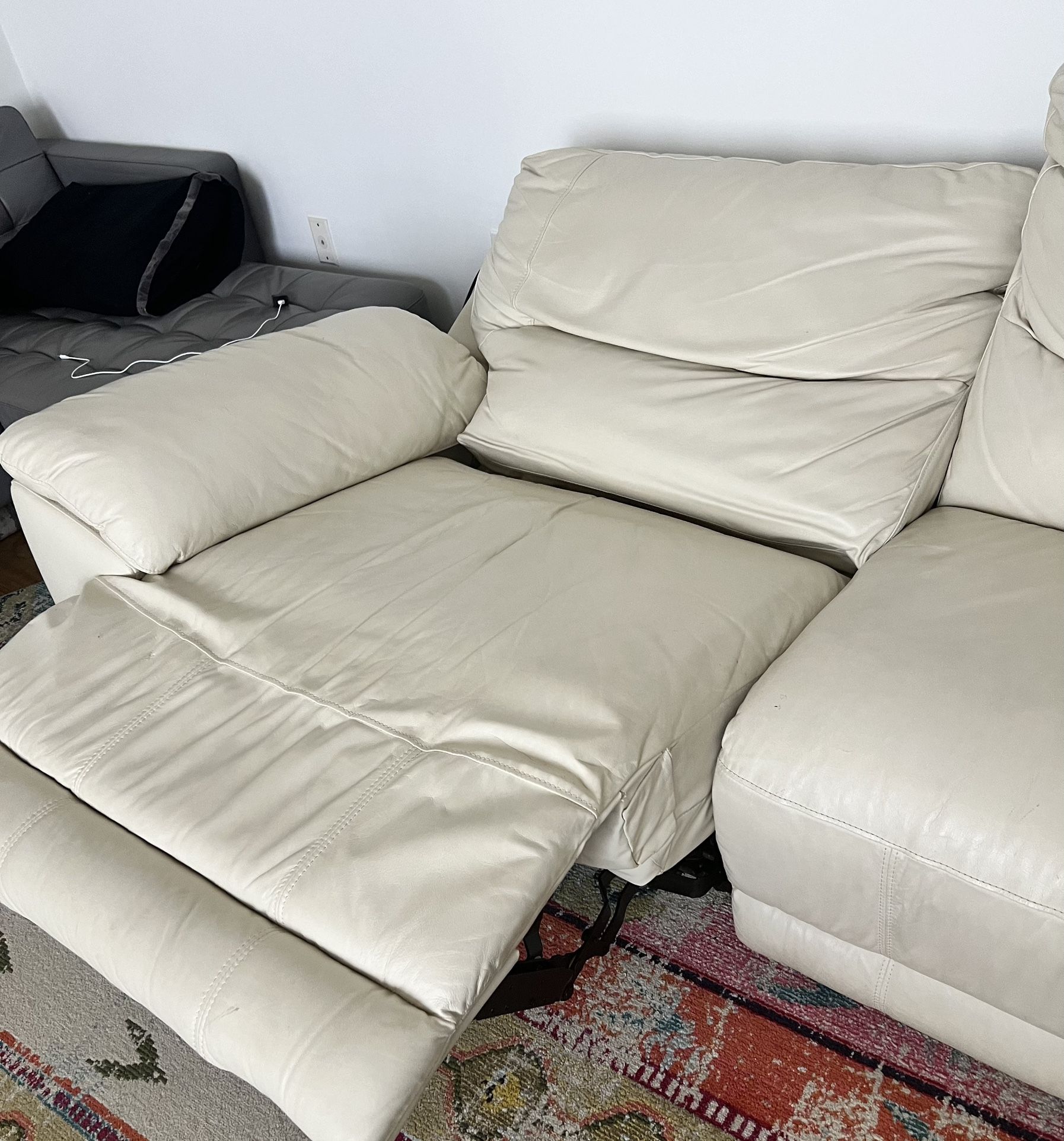 Sofa electrical recliner. Leather. Excellent condition $500