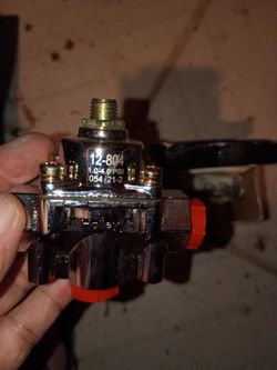 Fuel pump regulator