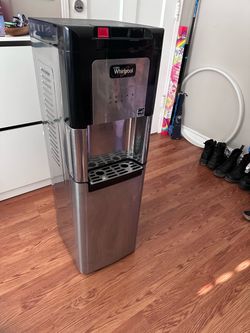 Water cooler/ dispenser