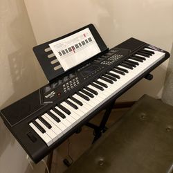 Like New Electric Keyboard (Bench Optional) 