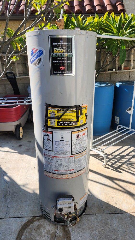 BRADFORD WHITE WATER HEATER 