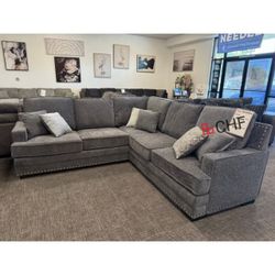 Chenille Fabric Upholstered Square Armrest Cushioned Nail Head Trims L-Shape Plastic Legs Stationary Sectional Sofa with 6 Throw Pillows.