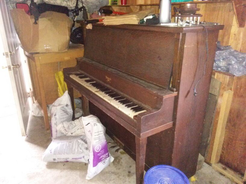 Howard Cincinnati-Chicago piano