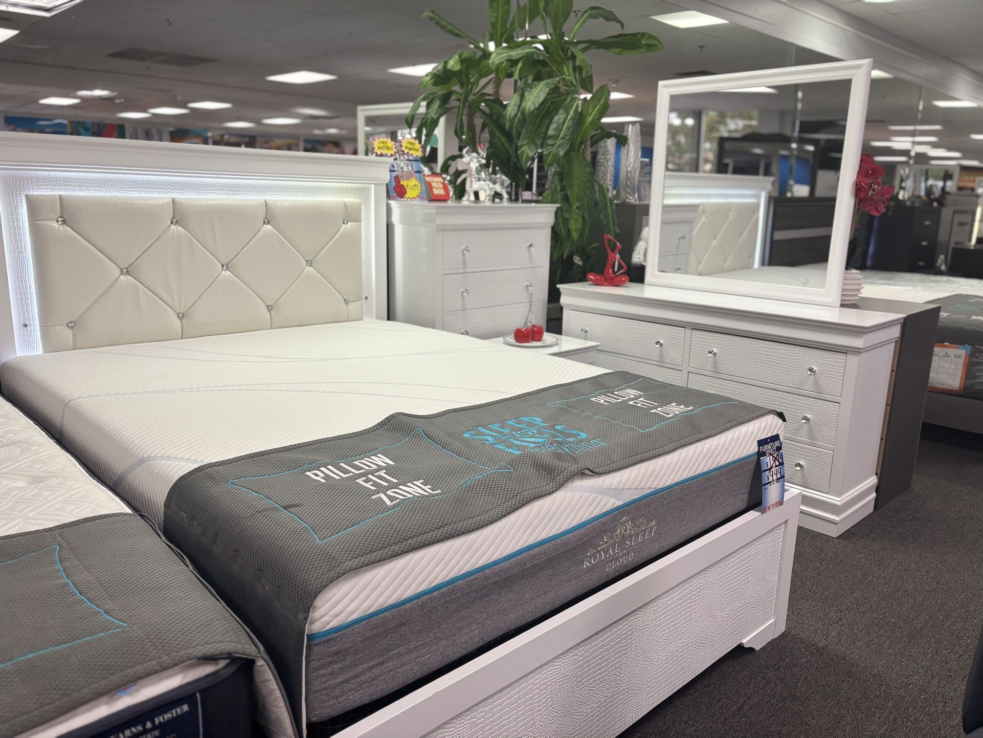 White Bedroom Set 5pc W/ LED Lights & Diamond Design On Headboard ( We Deliver) FREE MATTRESS 